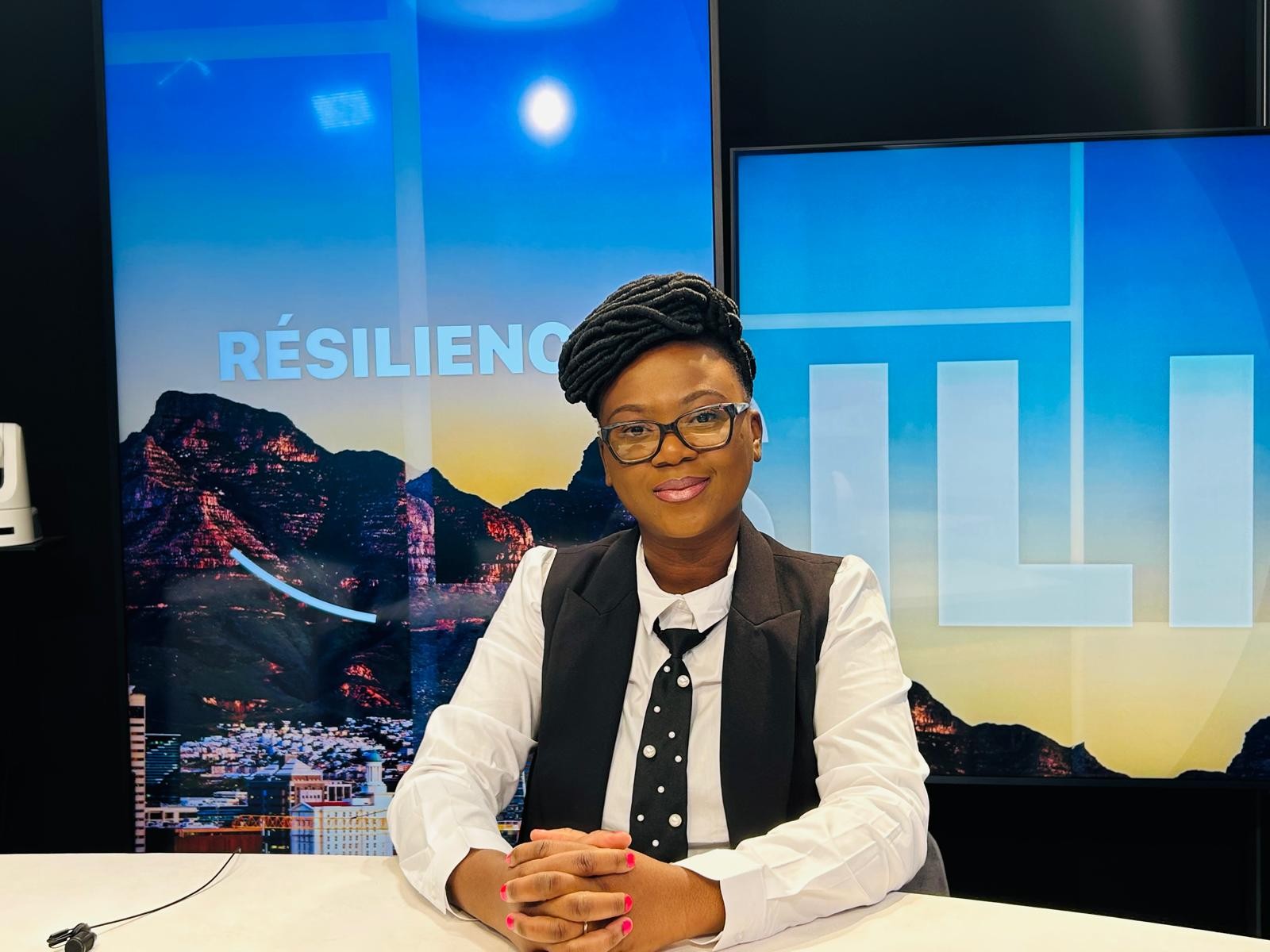 Mavy FIAZ sur le plateau de l'émission RÉSILIENCE